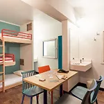 Hotel Hotelf1 Paris Ouen Marche Aux Puces