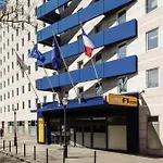Hotel Hotelf1 Paris Ouen Marche Aux Puces