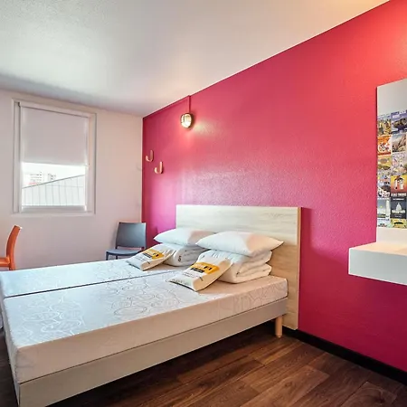 Hotelf1 Paris Ouen Marche Aux Puces Hotel