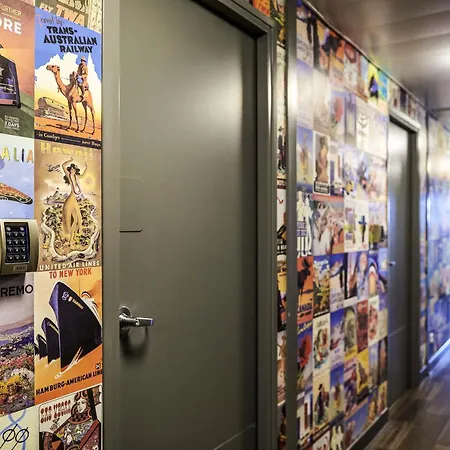 Hotelf1 Paris Ouen Marche Aux Puces Szálloda *