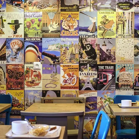 Hotelf1 Paris Ouen Marche Aux Puces Szálloda