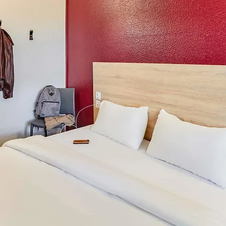 Hotelf1 Paris Saint Ouen Marche Aux Puces Hotel