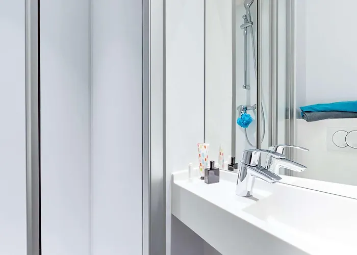 Hotelf1 Paris Ouen Marche Aux Puces * Saint-Ouen