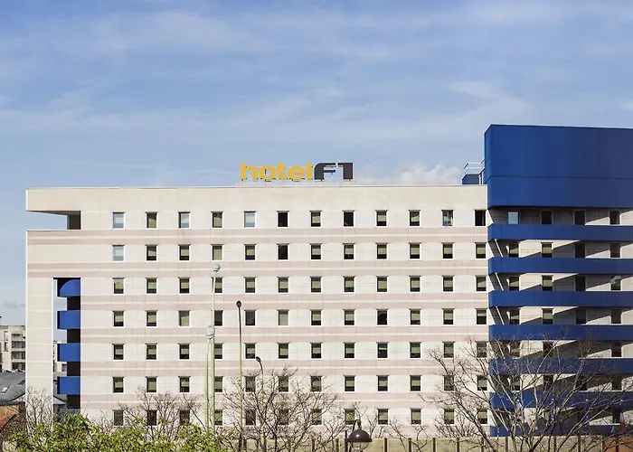 Hotelf1 Paris Ouen Marche Aux Puces Szálloda