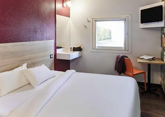 Hotelf1 Paris Ouen Marche Aux Puces