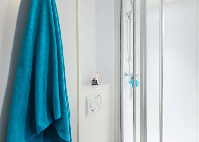 Hotelf1 Paris Ouen Marche Aux Puces Szálloda