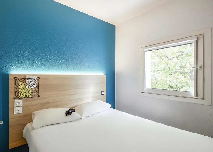 Szálloda Hotelf1 Paris Ouen Marche Aux Puces *