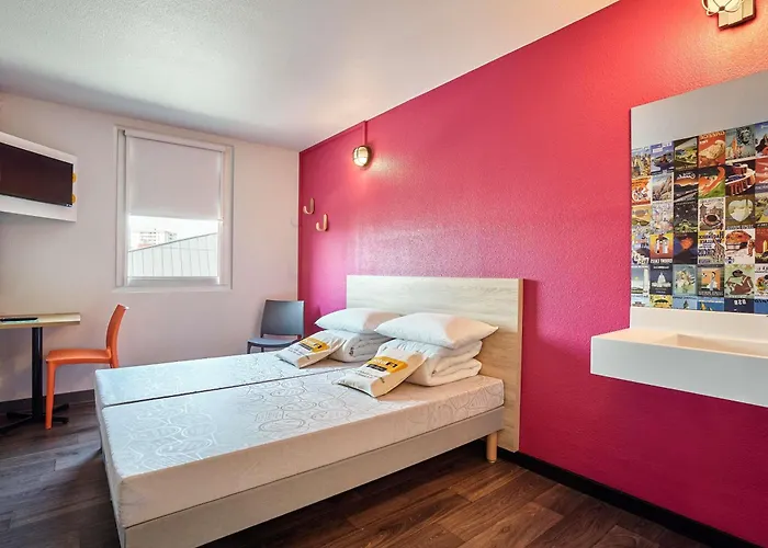 Hotelf1 Paris Ouen Marche Aux Puces *