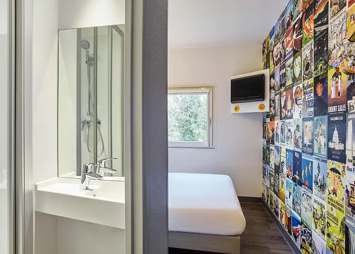 Hotelf1 Paris Ouen Marche Aux Puces *