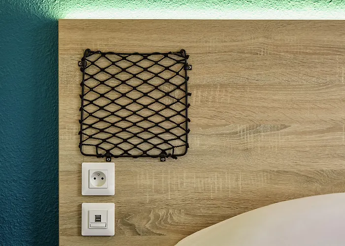 Hotelf1 Paris Ouen Marche Aux Puces