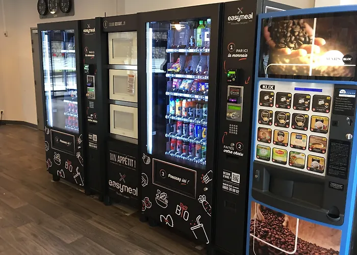 Hotelf1 Paris Ouen Marche Aux Puces Szálloda *