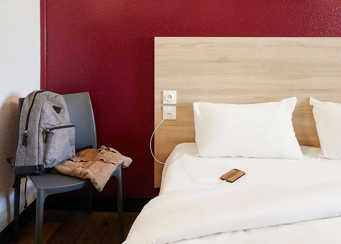 Hotelf1 Paris Ouen Marche Aux Puces Szálloda