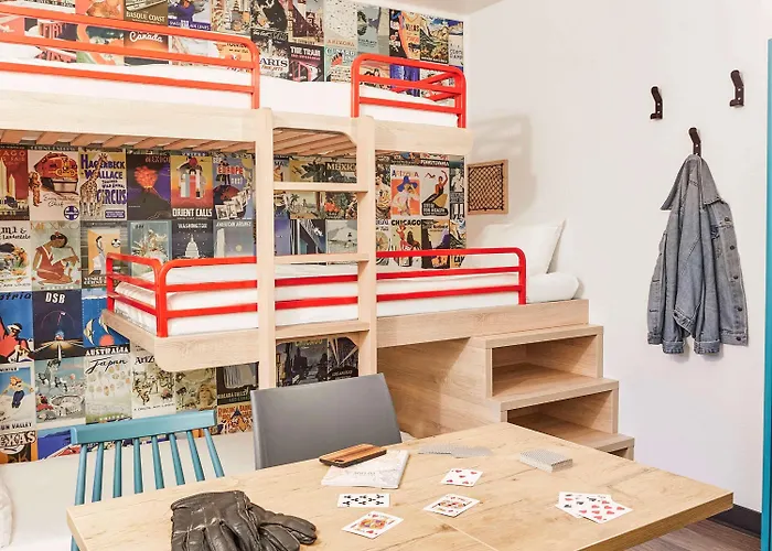 Hotelf1 Paris Ouen Marche Aux Puces Szálloda *