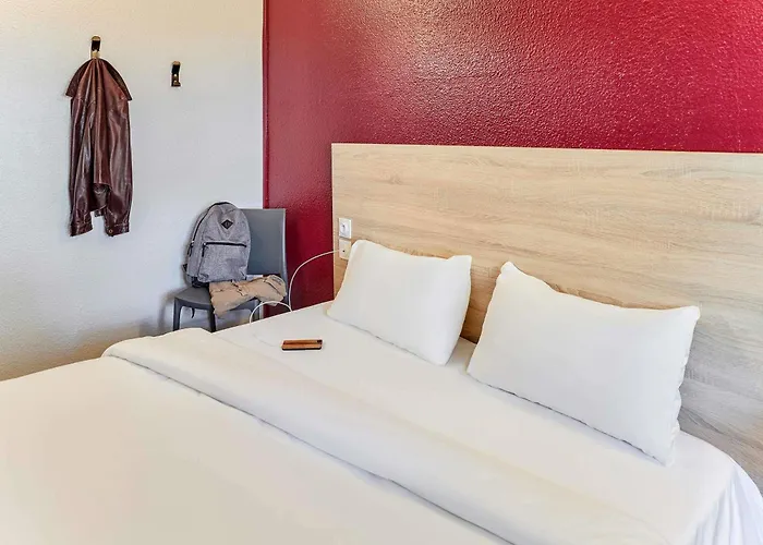 Hotelf1 Paris Ouen Marche Aux Puces Saint-Ouen