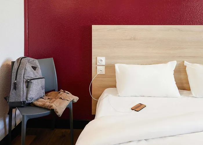 Hotelf1 Paris Ouen Marche Aux Puces