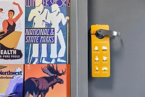 Hotelf1 Paris Ouen Marche Aux Puces Szálloda