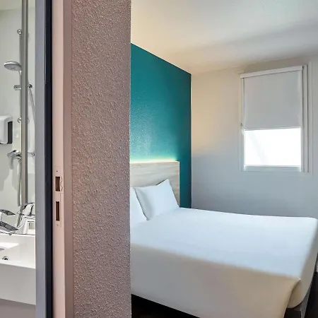 Hotelf1 Paris Saint Ouen Marche Aux Puces Hotel